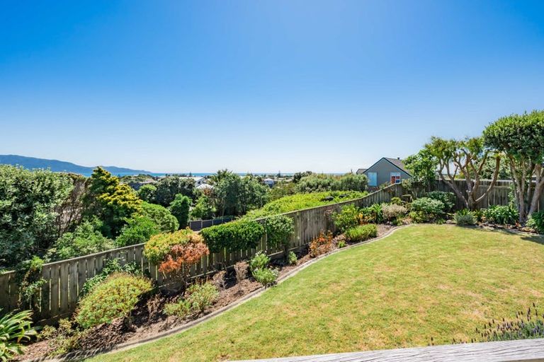 Photo of property in 46 Hicks Crescent, Waikanae Beach, Waikanae, 5036