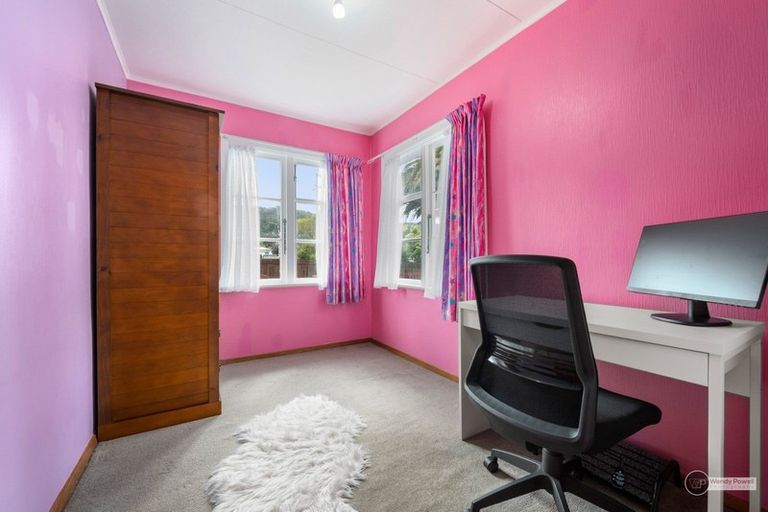 Photo of property in 130 Wainuiomata Road, Wainuiomata, Lower Hutt, 5014