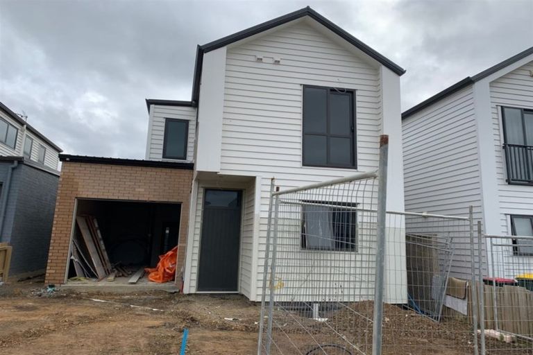 Photo of property in 10 Tapuwae Way, Mangere Bridge, Auckland, 2022