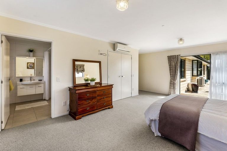 Photo of property in 4 Sunstone Crescent, Brown Owl, Upper Hutt, 5018