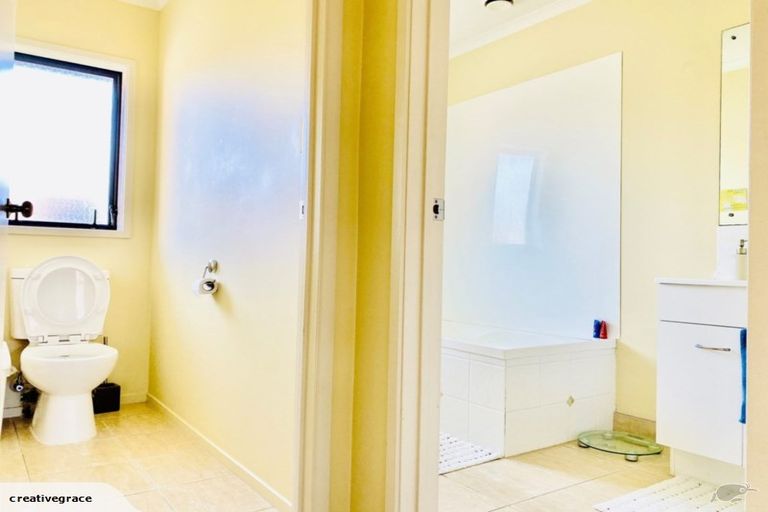 Photo of property in 35 Tussock Avenue, Mangere, Auckland, 2022