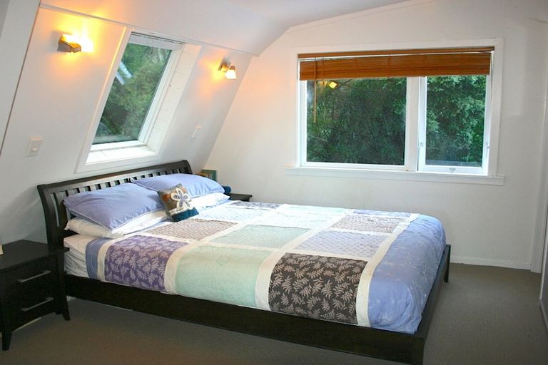 Photo of property in 89 Laingholm Drive, Laingholm, Auckland, 0604