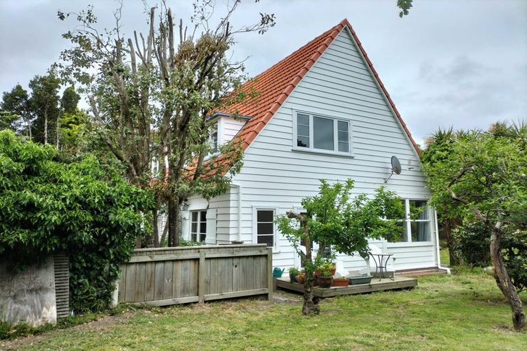 Photo of property in 404 Muritai Road, Eastbourne, Lower Hutt, 5013