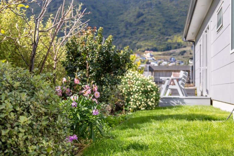 Photo of property in 7 Tapuhikura Street, Waikanae, 5036