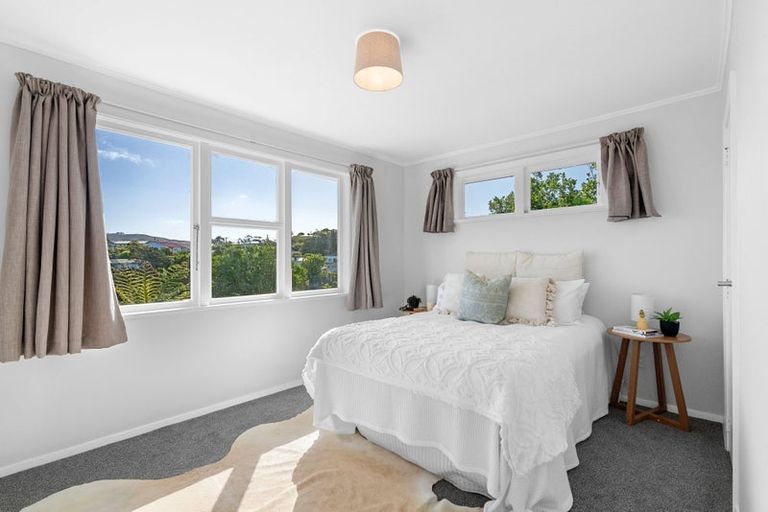 Photo of property in 75 Salford Street, Newlands, Wellington, 6037