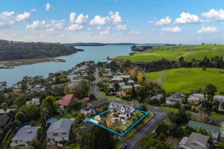 Photo of property in 1 Gails Drive, Okura, Auckland, 0792