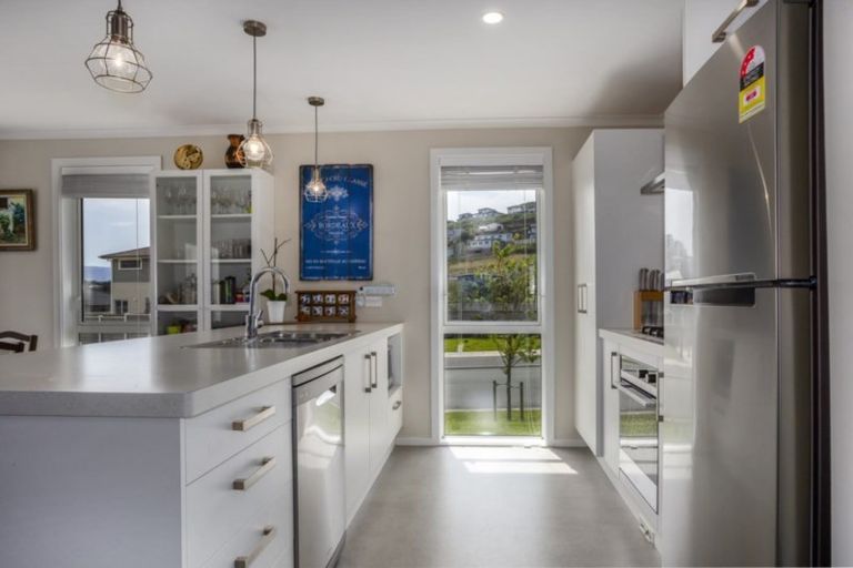 Photo of property in 11 Banks Boulevard, Whitby, Porirua, 5024