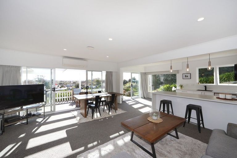 Photo of property in 11 Busby Hill, Havelock North, 4130