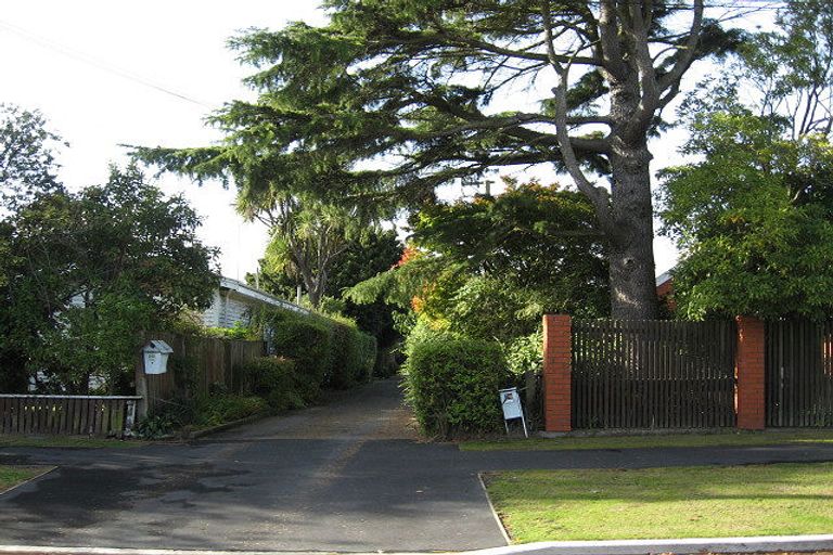 Photo of property in 24 Hamilton Avenue, Ilam, Christchurch, 8041