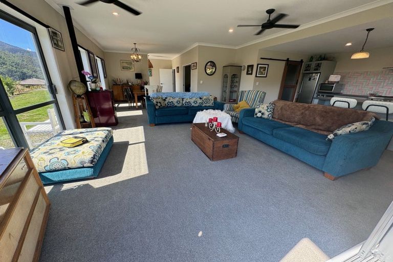 Photo of property in 26 Harbour View Heights, Picton, 7220