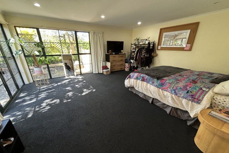 Photo of property in 16 Ruapehu Drive, Fitzherbert, Palmerston North, 4410