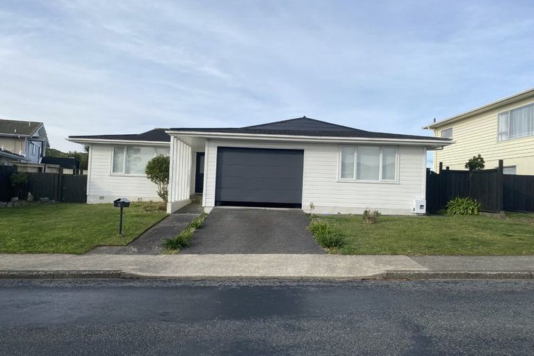 Photo of property in 76 Baylands Drive, Newlands, Wellington, 6037
