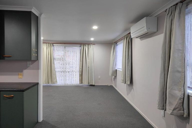 Photo of property in 20 Foyle Place, Glendene, Auckland, 0602