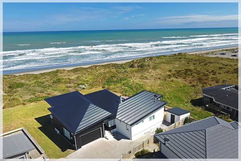 Photo of property in 6a Marine Parade South, Foxton Beach, Foxton, 4815