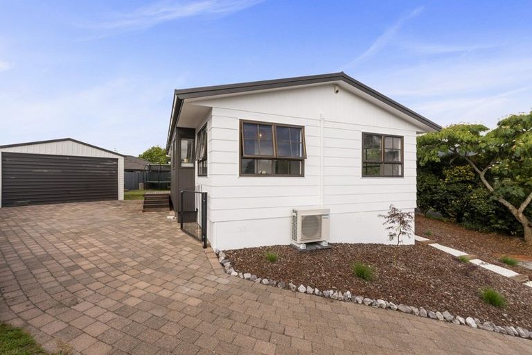 Photo of property in 8 Taurus Place, Kawaha Point, Rotorua, 3010