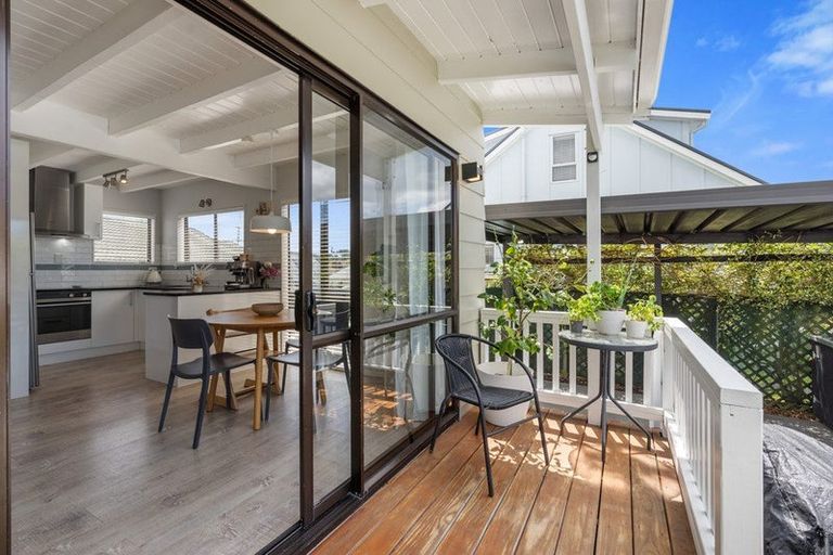 Photo of property in 16b Bay Street, Red Beach, 0932