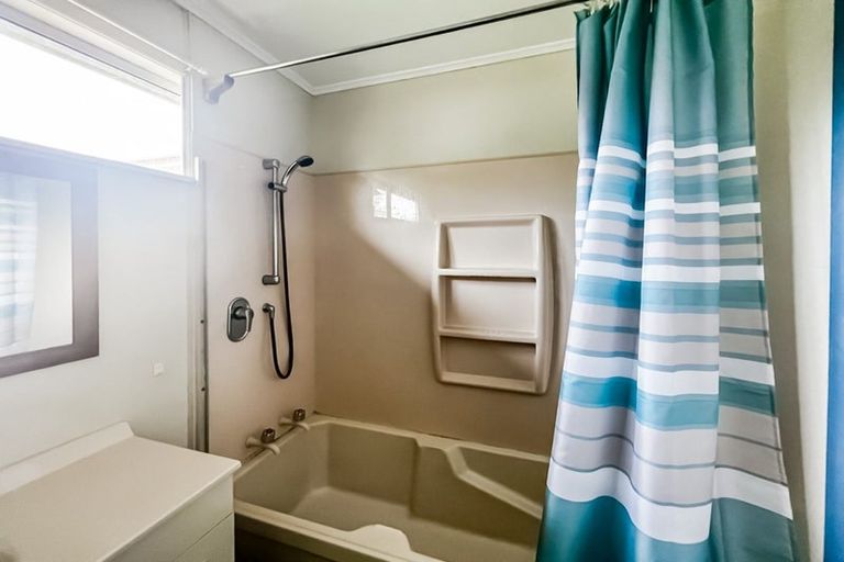 Photo of property in 6 Eton Place, Terrace End, Palmerston North, 4410