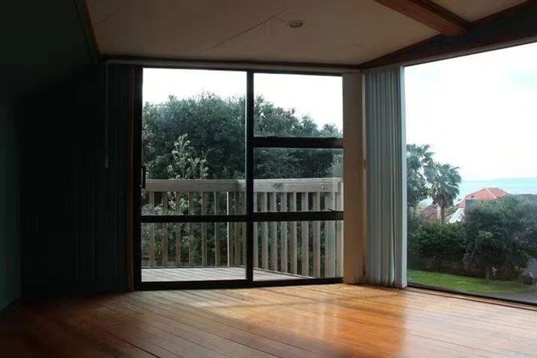 Photo of property in 2/14 Clifton Road, Waiake, Auckland, 0630