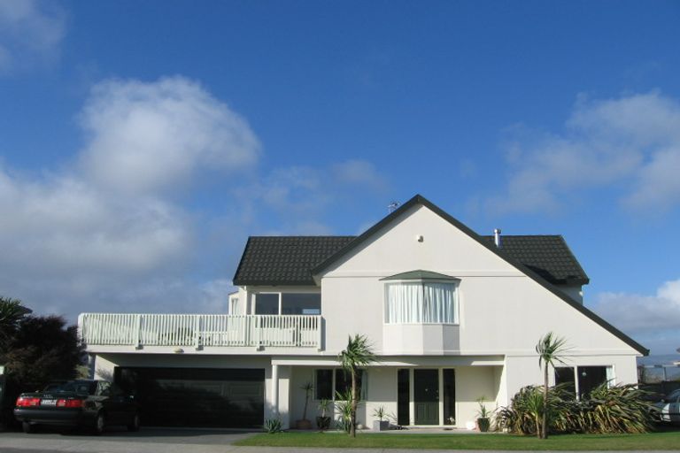 Photo of property in 18 Saint Ives Drive, Camborne, Porirua, 5026