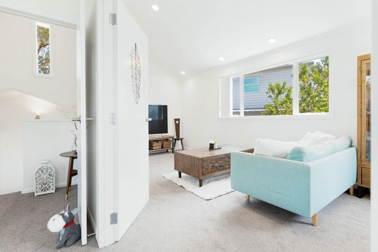 Photo of property in 2/19 Limmer Place, Browns Bay, Auckland, 0632