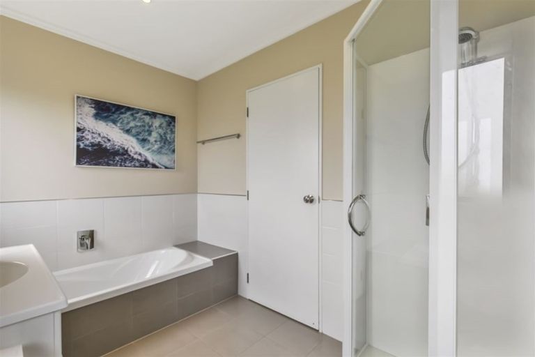 Photo of property in 14a Toru Street, Te Atatu Peninsula, Auckland, 0610