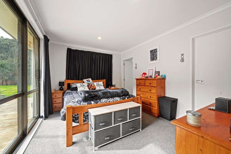 Photo of property in 296 Forest Hill Road, Waiatarua, Auckland, 0612