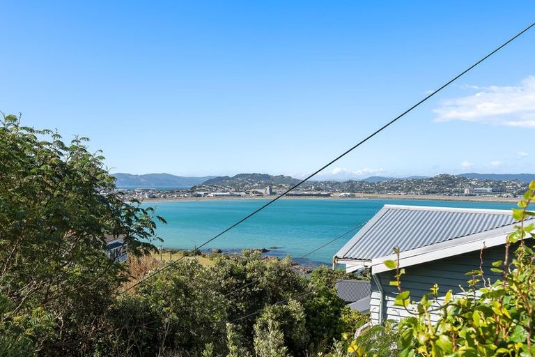 Photo of property in 9 Hungerford Road, Lyall Bay, Wellington, 6022