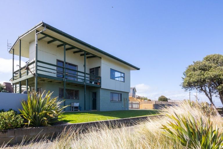 Photo of property in 1 Hartley Street, Foxton Beach, Foxton, 4815