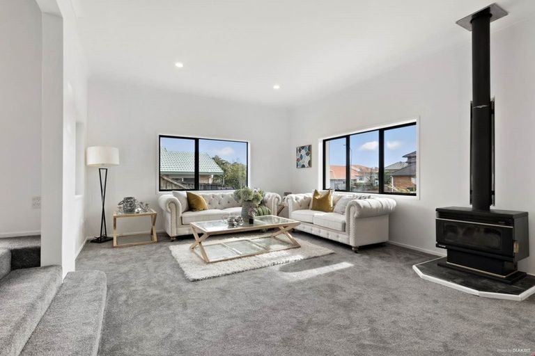 Photo of property in 11 Bob Charles Drive, Golflands, Auckland, 2013