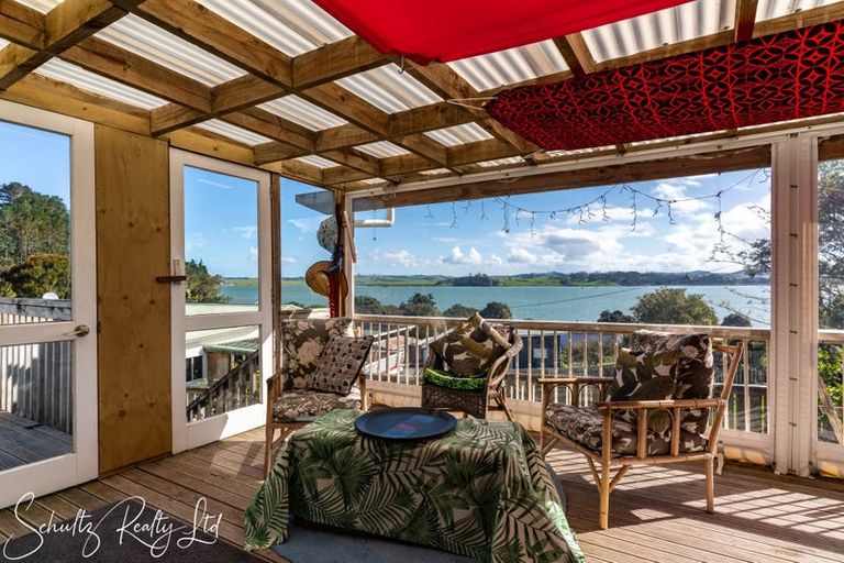 Photo of property in 10 Oxford Street, Whakapirau, Maungaturoto, 0583