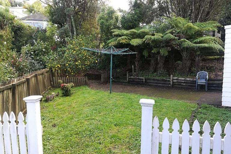 Photo of property in 2/112 Nigel Road, Browns Bay, Auckland, 0630