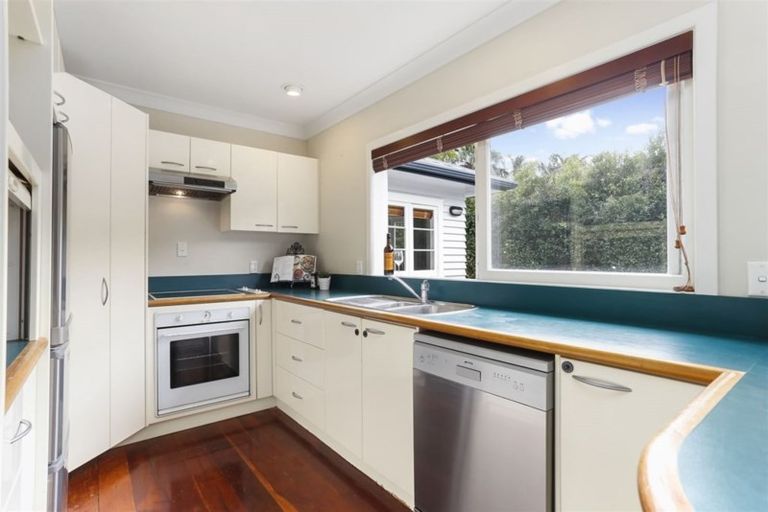 Photo of property in 1/19 Wolsley Avenue, Milford, Auckland, 0620