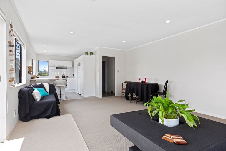 Photo of property in 13a Red Beach Road, Red Beach, 0932