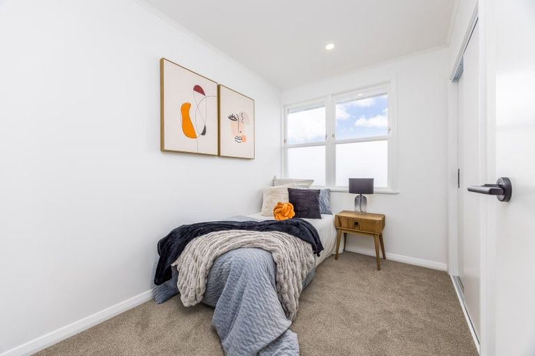 Photo of property in 2a Hoskins Avenue, Hillsborough, Auckland, 1042