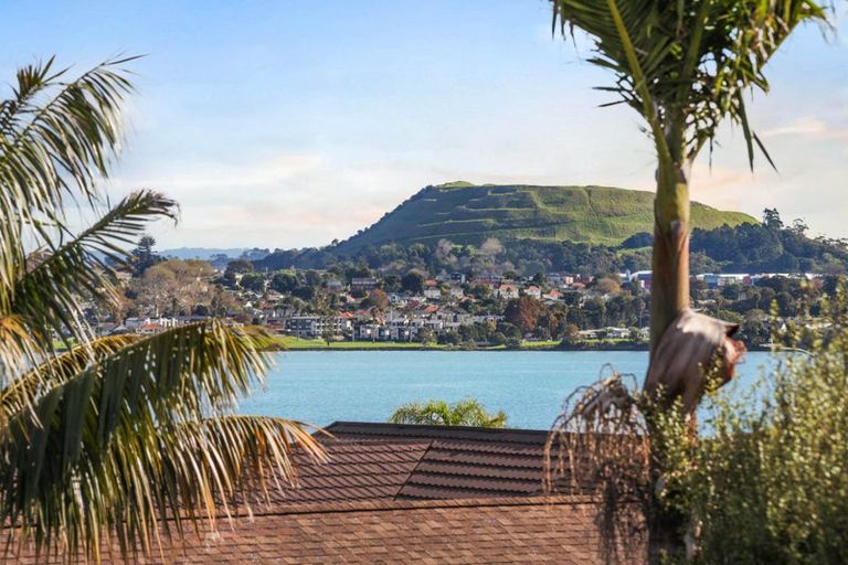 Photo of property in 5 Essington Place, Half Moon Bay, Auckland, 2012