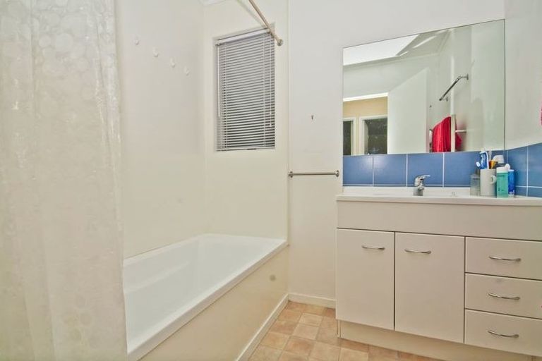 Photo of property in 51 Lynn Road, Bayview, Auckland, 0629