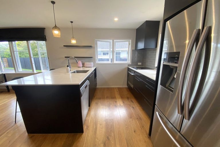 Photo of property in 21 Durham Street, Te Atatu Peninsula, Auckland, 0610