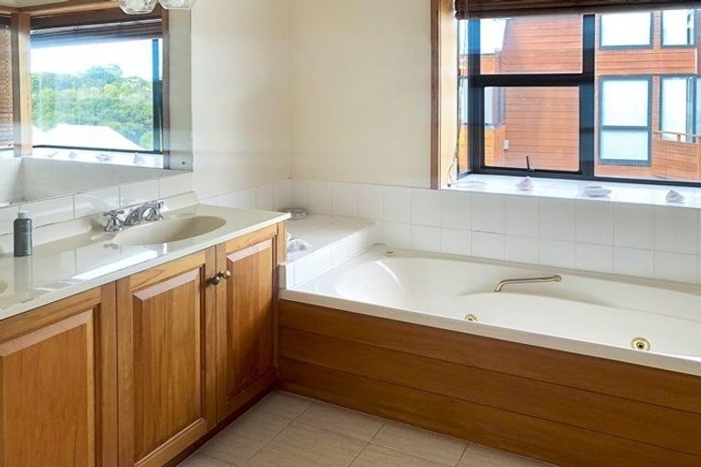 Photo of property in 9 Poaka Place, Beach Haven, Auckland, 0626