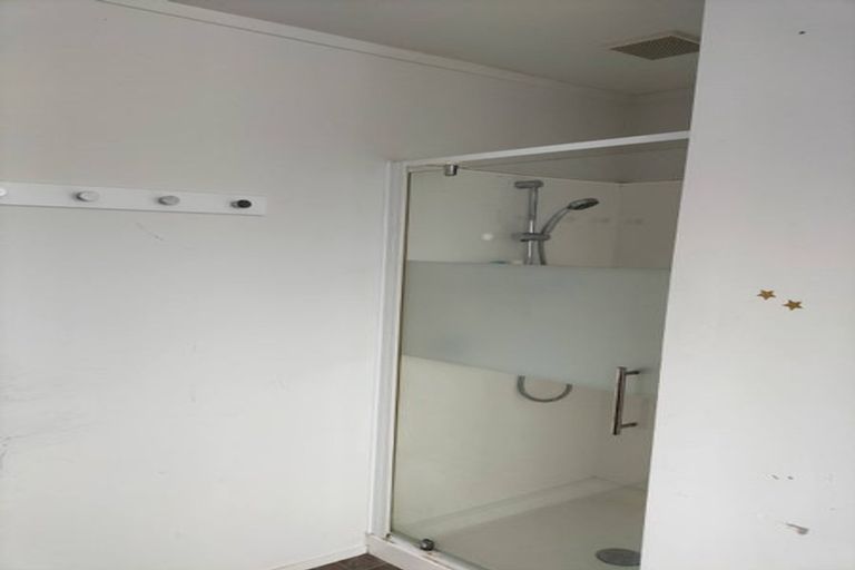 Photo of property in 1/47 Majesty Place, Half Moon Bay, Auckland, 2012