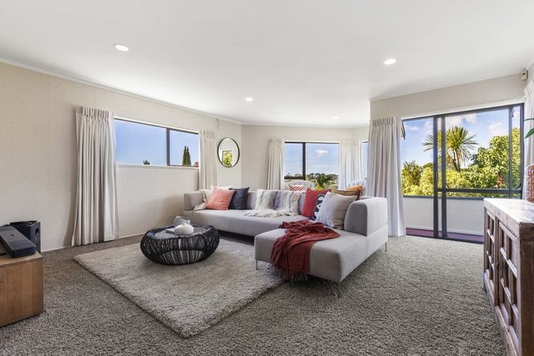 Photo of property in 203 Chelsea View Drive, Chatswood, Auckland, 0626