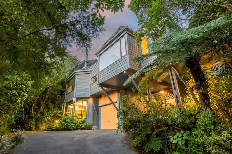 Photo of property in 17 Dillon Street, Lowry Bay, Lower Hutt, 5013