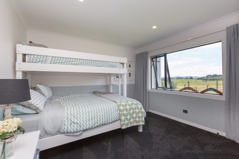 Photo of property in 71 Carrs Road, Urenui, 4377