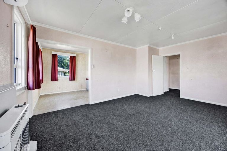 Photo of property in 6 Buchanan Place, Hawera, 4610
