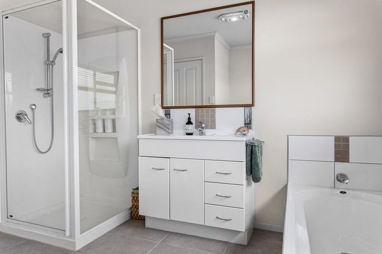 Photo of property in 29 Edgewater Grove, Whakatane, 3120