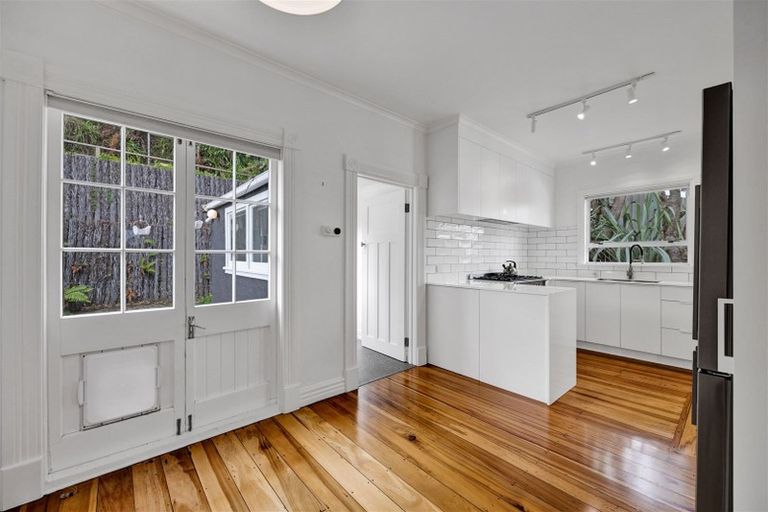 Photo of property in 65 Pioneer Road, Moturoa, New Plymouth, 4310