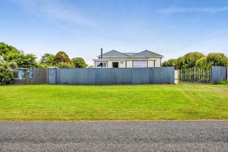 Photo of property in 77 Ngatai Street, Manaia, 4612