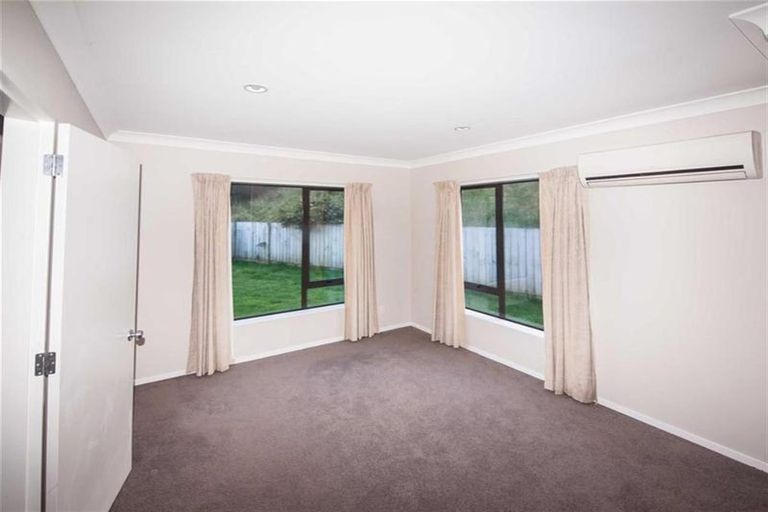 Photo of property in 27 Gifford Grove, Churton Park, Wellington, 6037
