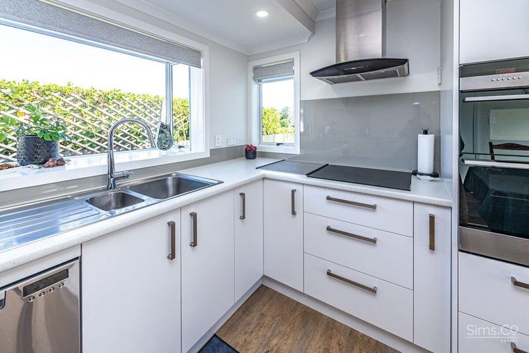 Photo of property in 34 Selwyn Crescent, College Estate, Whanganui, 4500