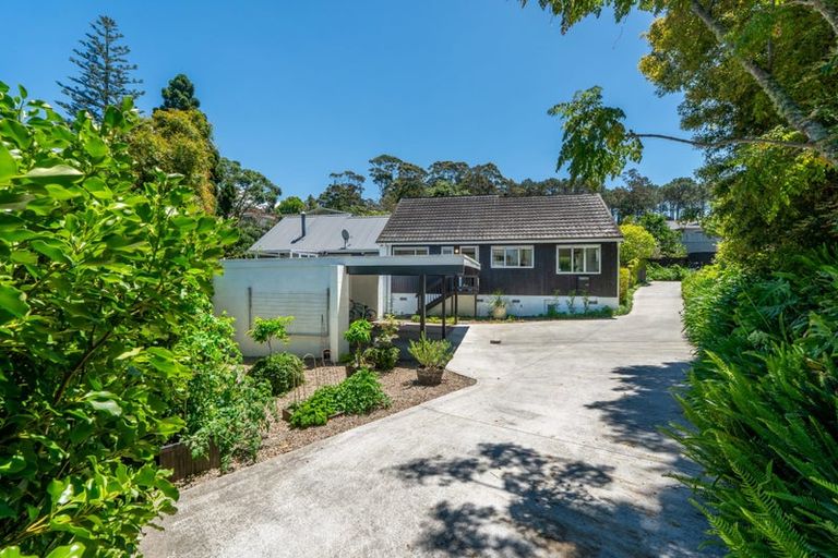 Photo of property in 1/41 Ravenwood Drive, Forrest Hill, Auckland, 0620