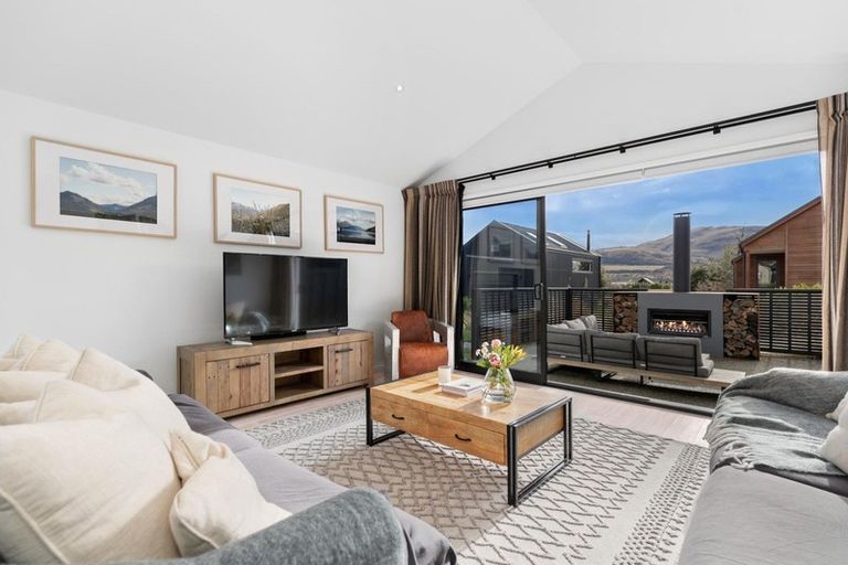 Photo of property in 7 Kerrera Lane, Jacks Point, Queenstown, 9371